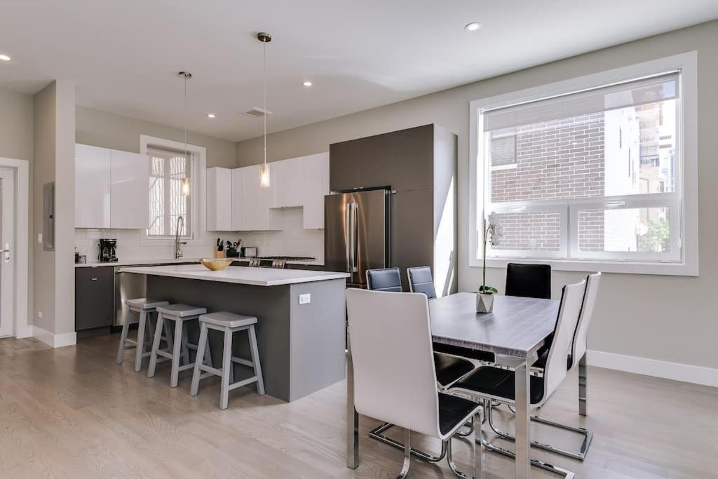 Stunning Duplex Condo #1 - Downtown River North Chicago Exterior photo