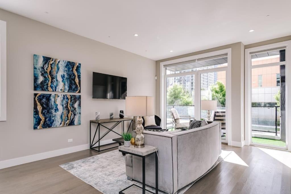 Stunning Duplex Condo #1 - Downtown River North Chicago Exterior photo