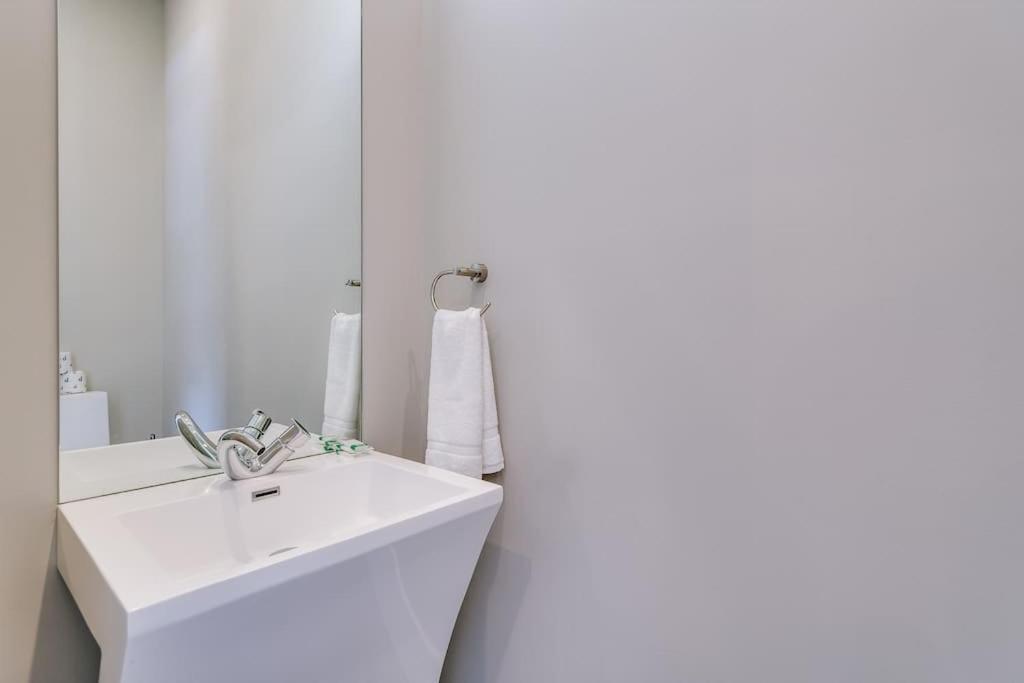 Stunning Duplex Condo #1 - Downtown River North Chicago Exterior photo